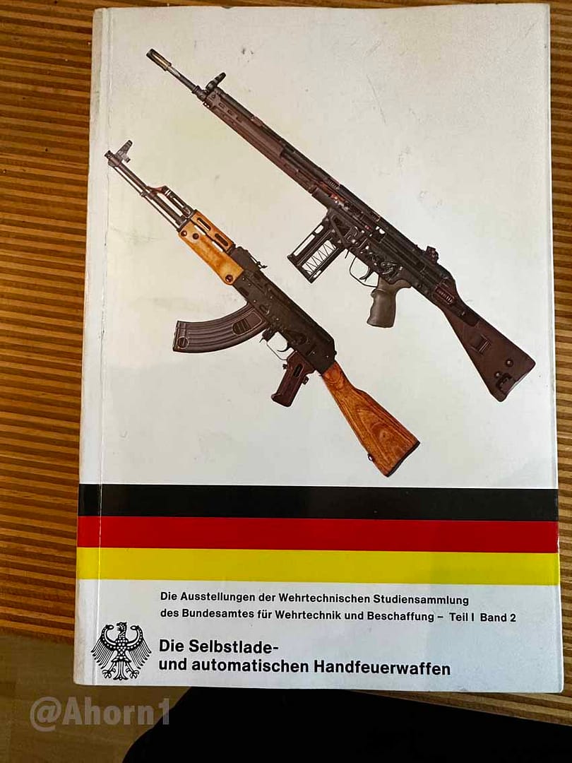 Die Selbslade-und automatische Handfeuerwaffen 0001